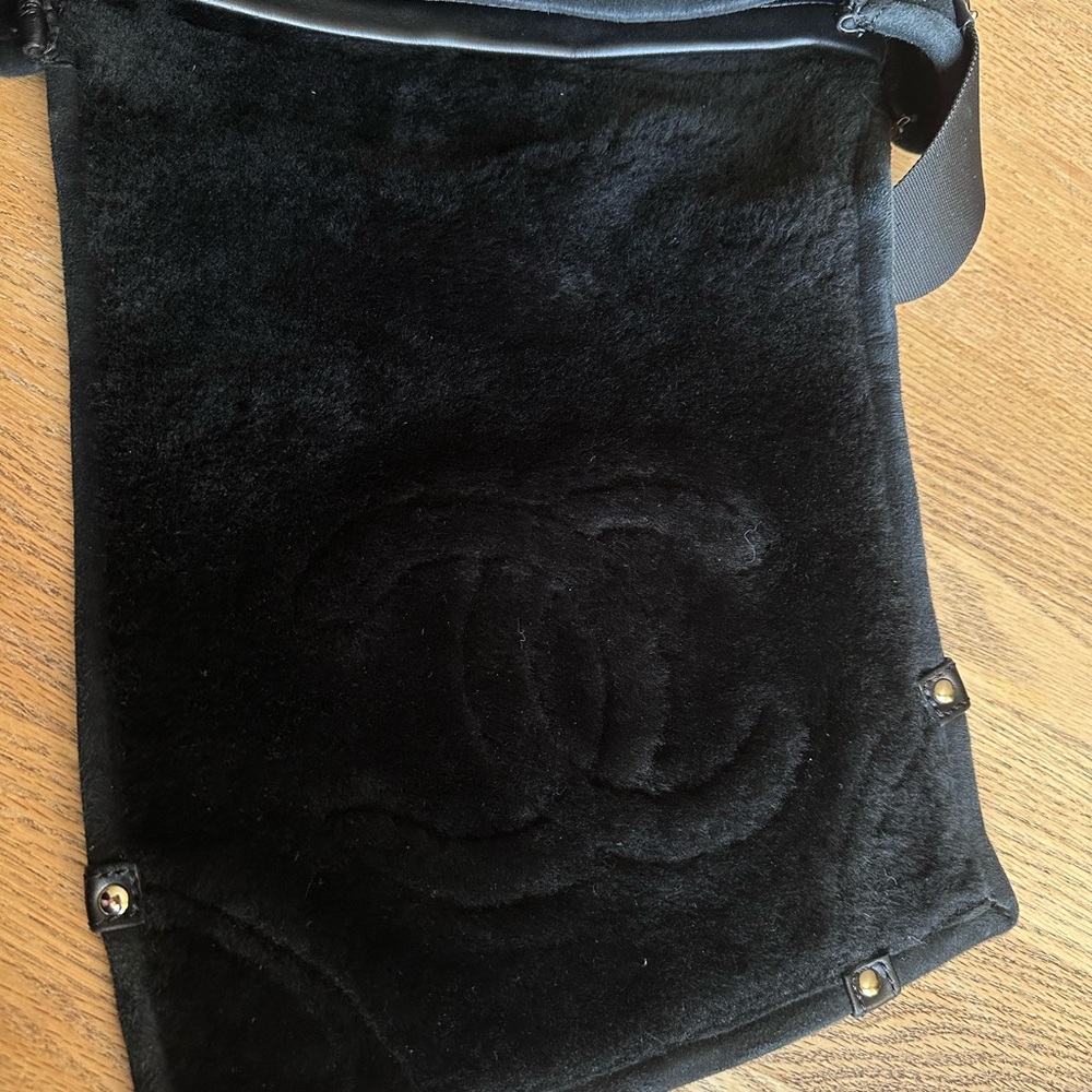 Chanel Crossbody suede and lambskin black in color. - Picture 4 of 16